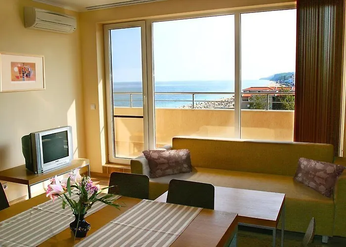 Obzor Beach Resort מלון דירות אובזור