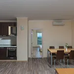 Ξενοδοχείο με διαμερίσματα Obzor Beach Resort 4*