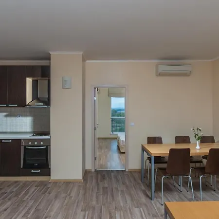 Ξενοδοχείο με διαμερίσματα Obzor Beach Resort 4*