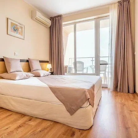 Obzor Beach Resort Ξενοδοχείο με διαμερίσματα 4*
