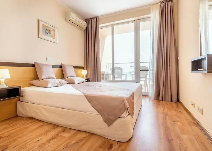 Obzor Beach Resort Ξενοδοχείο με διαμερίσματα 4*